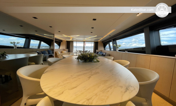 Luxuriöser Ferretti-Yachtcharter (wöchentlich) für 10 Personen ab Antibes, Frankreich