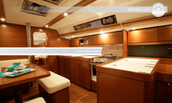 Sailing yacht weekly sailing east coast Sardinia, Italy