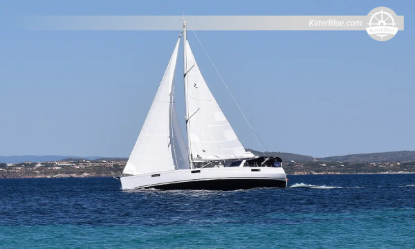 Sailing yacht weekly sailing west coast Sardinia, Italy