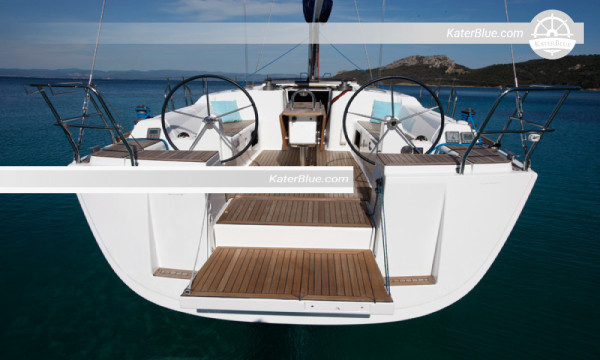 Sailing yacht weekly sailing east coast Sardinia, Italy