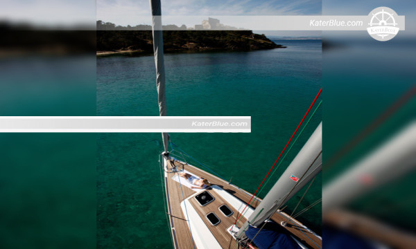 Sailing yacht weekly sailing east coast Sardinia, Italy