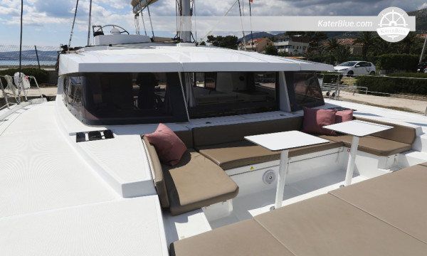 Tutustu Mopionin bareboat-lomaan Bequiassa, Saint-Vincent-ja-Grenadineilla