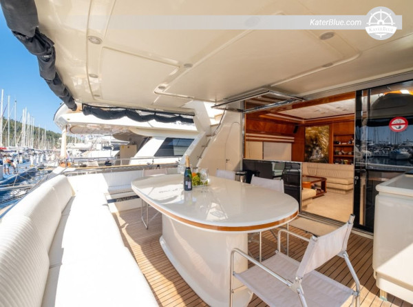 Vendita di yacht a motore di lusso Ferretti 80 con 4 cabine a Bodrum, Turchia.