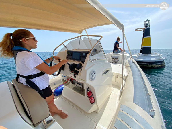 İspanya'nın Barselona şehrinde RYA Powerboat Seviye 2 kursu
