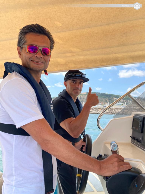 İspanya'nın Barselona şehrinde RYA Powerboat Seviye 2 kursu