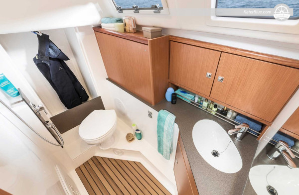 Εβδομαδιαία Ανακάλυψη με σκάφος Bareboat στα Δαλματικά Νησιά - Bavaria 34 Yacht Charter