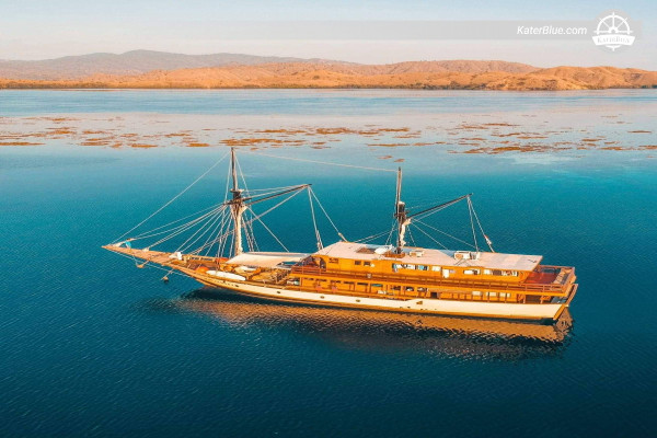 Wekelijks zeilcharter met schipper - Serangan naar Komodo