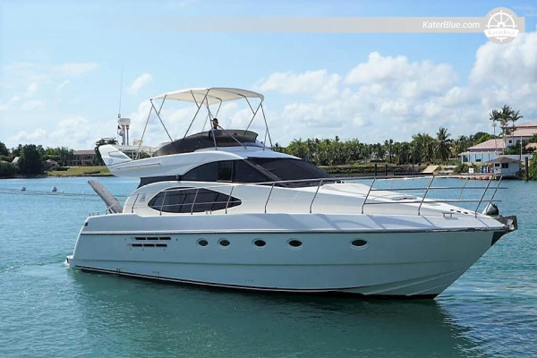8-Hour Luxury Yacht Charter to Palmilla Beach, Marina Cap Cana