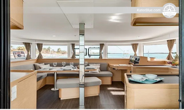 2018 model Lagoon 42, 12 kişilik katamaran, İtalya'nın Salerno şehrinde satılık.