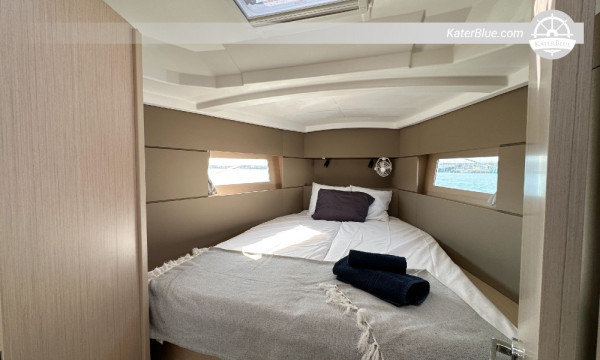Sale Used 2022 Beneteau Oceanis 38.1, 3 Cabins Sailing Yacht Palma de Mallorca, Spain