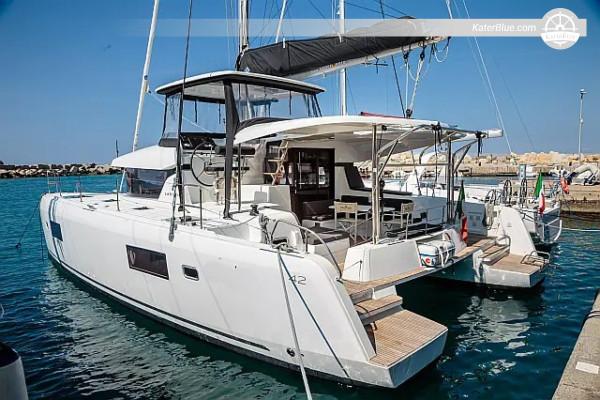 2018 model Lagoon 42, 12 kişilik katamaran, İtalya'nın Salerno şehrinde satılık.