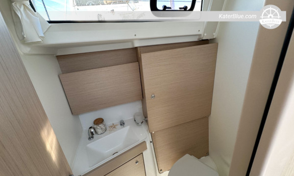 Sale Used 2022 Beneteau Oceanis 38.1, 3 Cabins Sailing Yacht Palma de Mallorca, Spain