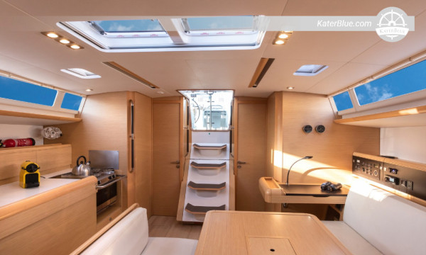Vendita Sun Odyssey 479, yacht a vela per 10 persone, in vendita nel 2018 in Sardegna, Italia.