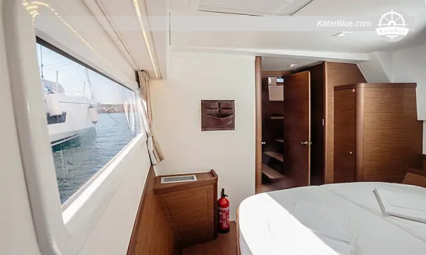 2018 model Lagoon 42, 12 kişilik katamaran, İtalya'nın Salerno şehrinde satılık.