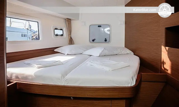 2018 model Lagoon 42, 12 kişilik katamaran, İtalya'nın Salerno şehrinde satılık.
