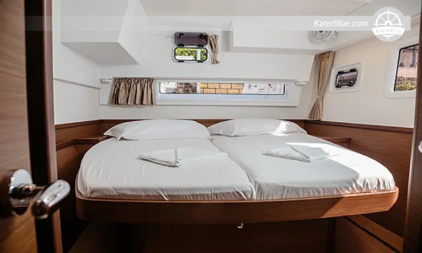 2018 model Lagoon 42, 12 kişilik katamaran, İtalya'nın Salerno şehrinde satılık.