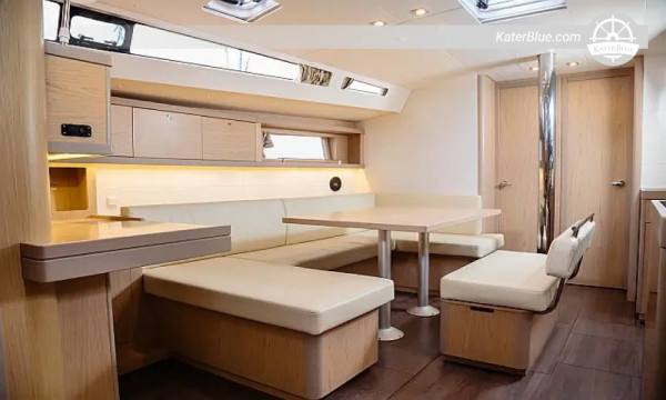 Vendita Beneteau Oceanis 48, yacht a vela per 12 persone, ristrutturato nel 2022, Sicilia, Italia.