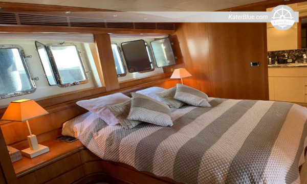 Aluguel semanal de iate com skipper saindo de Saranda - Explore as Ilhas Jônicas e a Grécia