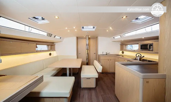 Vendita Beneteau Oceanis 48, yacht a vela per 12 persone, ristrutturato nel 2022, Sicilia, Italia.