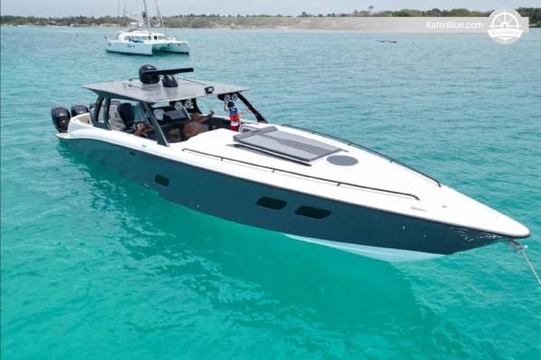Denní pronájem motorové jachty Concept 44 – Cartagena do Rosario de Mar (9 hodin)