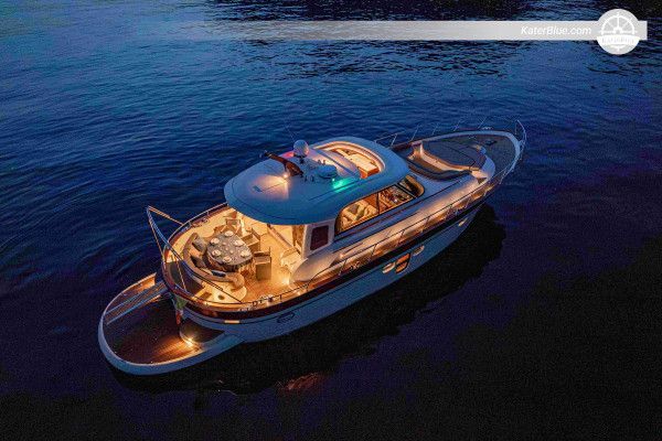 Weekly Skippered Sailing Charter from Marina di Stabia – Amalfi Coast & Capri Route