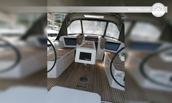Vendita di yacht a vela Dufour 390 del 2019, perfettamente funzionante, a Capo d'Orlando, Italia.