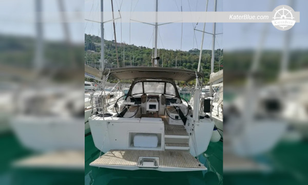 Vendita di yacht a vela Dufour 390 del 2019, perfettamente funzionante, a Capo d'Orlando, Italia.