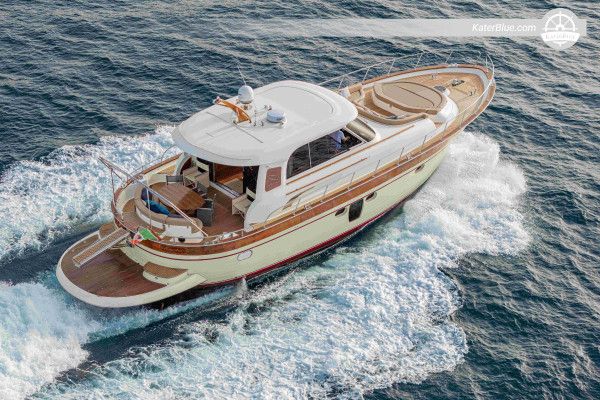 Weekly Skippered Sailing Charter from Marina di Stabia – Amalfi Coast & Capri Route
