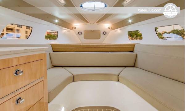 Denní pronájem motorové jachty Concept 44 – z Cartageny na pláž Fenix, Tierra Bomba (9 hodin)