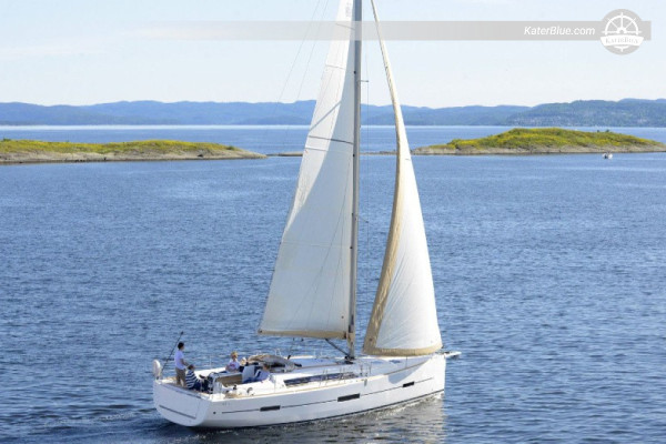 Yacht a vela Dufour di 12 metri con 3 cabine, perfettamente funzionante, anno 2018, in vendita.