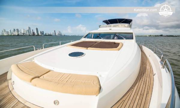 9hodinový pronájem luxusní jachty z Cartageny na pláži Fenix Beach na palubě lodi Sunseeker 82 – Tierra Bomba Escape