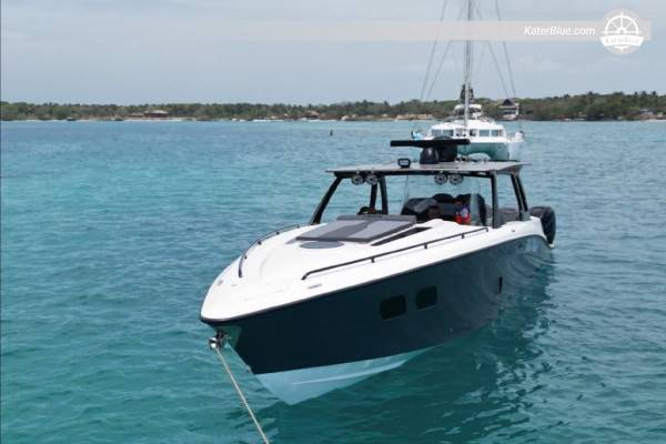 Denní pronájem motorové jachty Concept 44 – z Cartageny do plážového klubu Bora Bora (9 hodin)