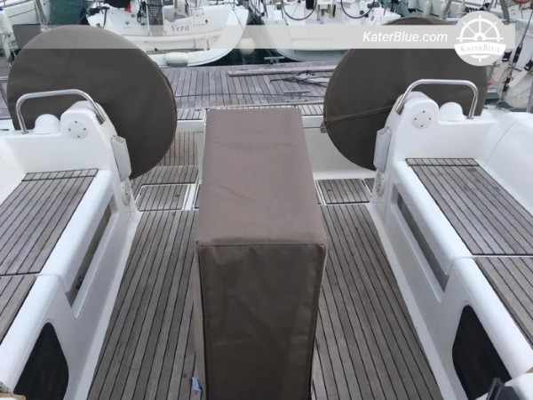 Yacht a vela Dufour di 12 metri con 3 cabine, perfettamente funzionante, anno 2018, in vendita.