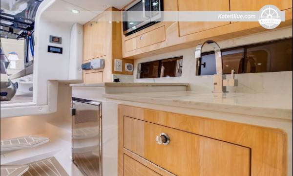 Denní pronájem motorové jachty Concept 44 – Cartagena do Rosario de Mar (9 hodin)