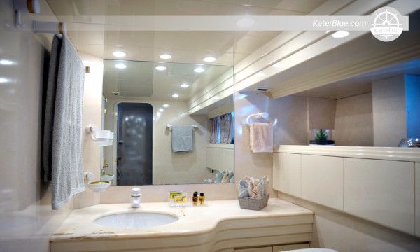 استكشاف جزر إيوليا – رحلة بحرية لمدة أسبوع مع قبطان من ميلازو