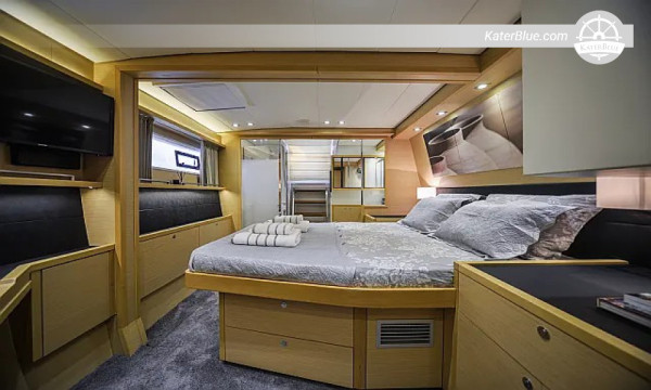 Sale Used 2014 Lagoon 560 S2 5-Cabin Catamaran Alimos, Greece