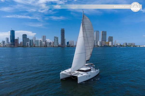Klid a párty v Cholónu – 8hodinový pronájem katamaránu Lagoon 40 z Cartageny