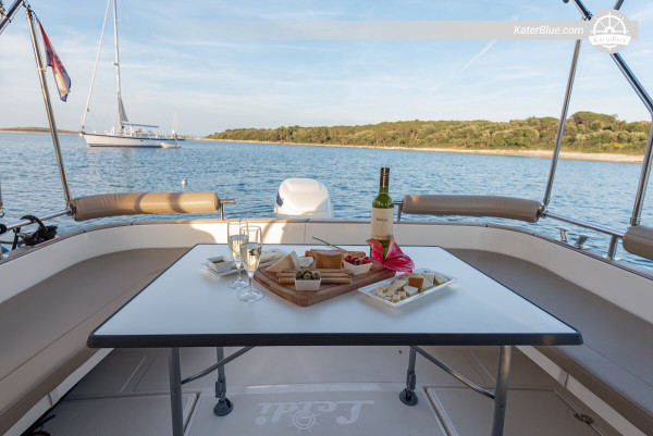 7-Day Bareboat Island-Hopping aboard Leidi 800R- Cruise Unije, Susak, Rab, Cres & Cape Kamenjak from Pula, Croatia