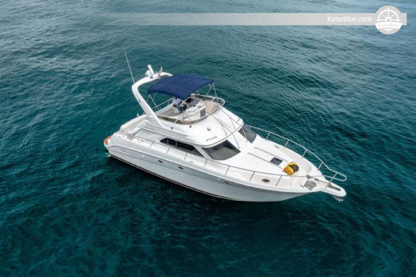 Noleggio privato di 8 ore per l'isola di Taboga a bordo di uno yacht a motore Sea Ray 47 con partenza da Marina Flamenco, Panama.