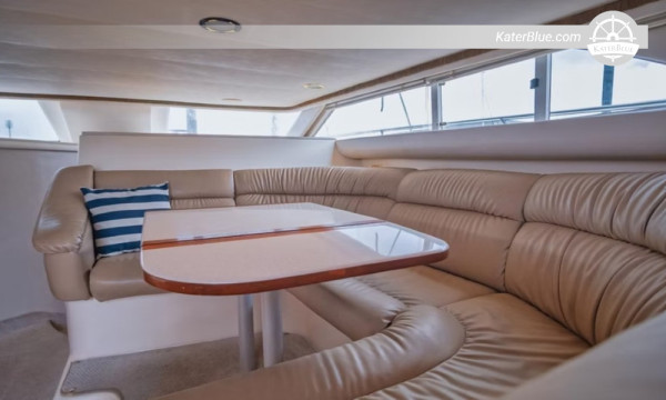 رحلة بحرية لمدة 4 ساعات عند غروب الشمس إلى جزيرة تابوغا على متن يخت Sea Ray 47 من مارينا فلامنكو، بنما