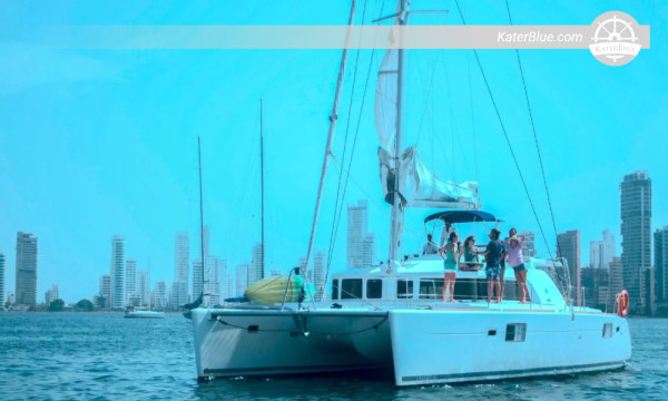 4-stündige Sonnenuntergangsfahrt – Rosario-Inseln, Isla Grande & Playa Blanca an Bord der Lagoon 440 ab Manga