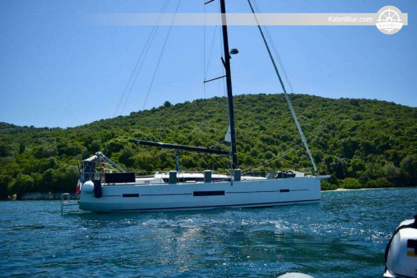 7-Nächte-Bareboat-Segelcharter: Vis, Korčula, Lastovo & Paklinski-Inseln von Marina Frapa