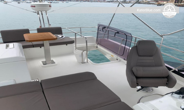 Noleggio di 8 ore per l'isola di Pedro González a bordo del Prestige 420 con partenza da Marina Flamenco, Panama.