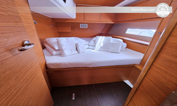 7-Night Bareboat Sailing Adventure: Brač, Hvar, Vis & Šolta Islands