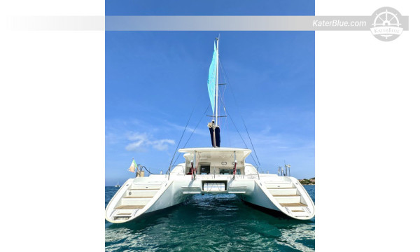 クニャーナ発、ラグーン440号で行くサルデーニャ島アドベンチャー&沿岸アクティビティの週替わりチャーター