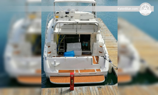 رحلة بحرية لمدة 4 ساعات عند غروب الشمس إلى جزيرة تابوغا على متن يخت Sea Ray 47 من مارينا فلامنكو، بنما