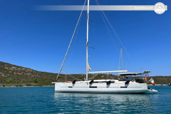 7-Night Bareboat Sailing: Šolta, Vis, Biševo, Sušac & Korčula Adventure