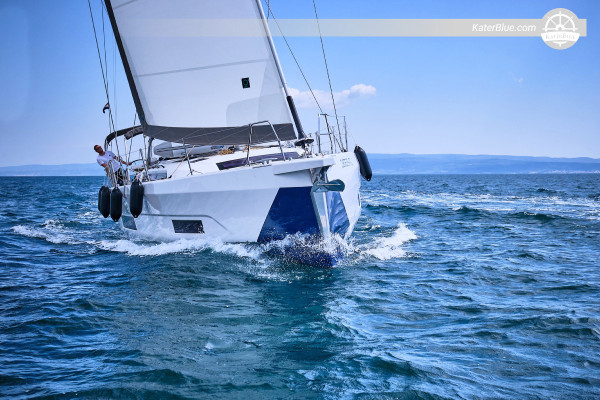 7-Nächte-Bareboat-Charter: Vis, Komiža, Blaue Höhle, Hvar & Brač von Marina Frapa