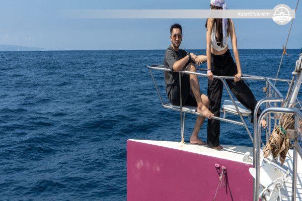 رحلة بحرية نهارية إلى جزيرة ليمبونجان من سانور على متن طوف بطول 60 قدمًا
