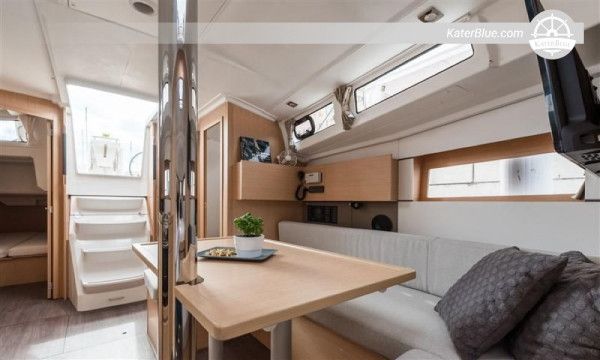 Beneteau Oceanis 38.1, Baujahr 2019 – 3 Kabinen, 2 Badezimmer, B&G-Navigation, Standort: Split, Kroatien
